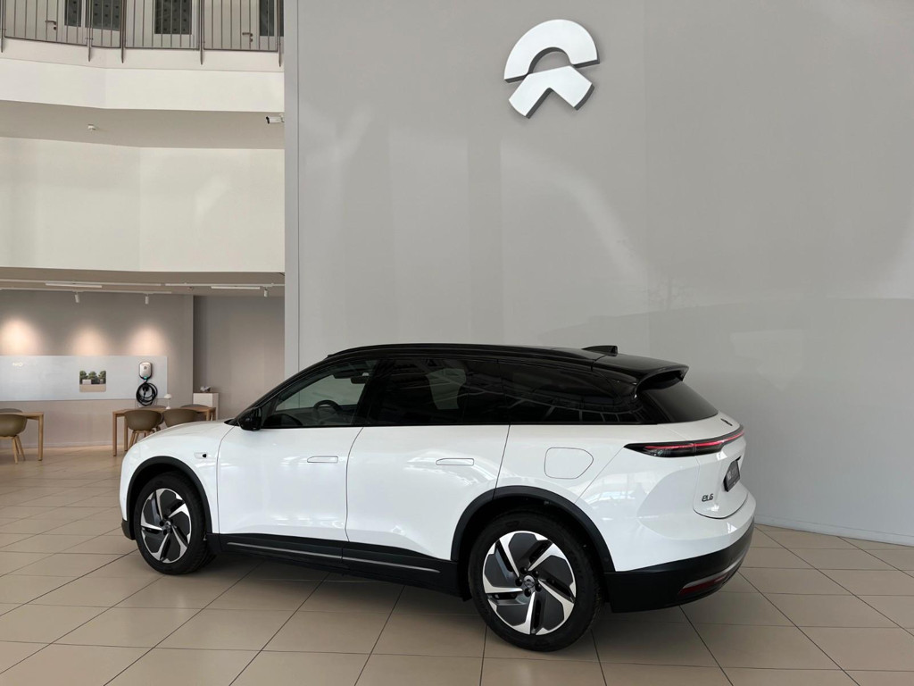 NIO EL6