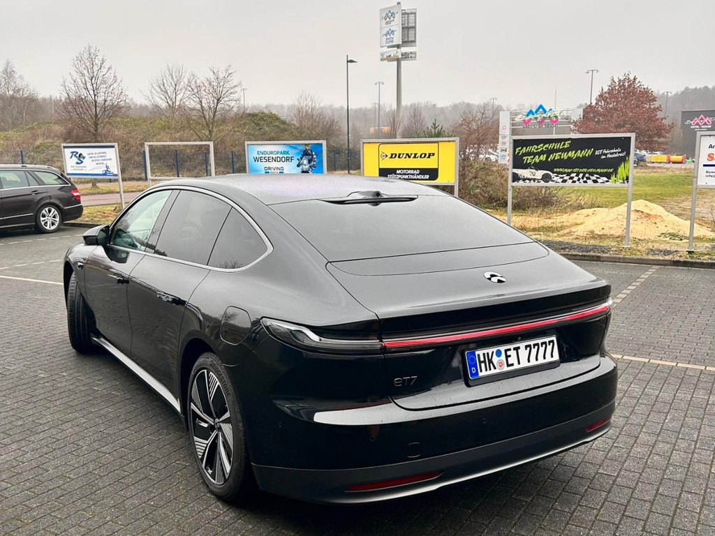 NIO ET7