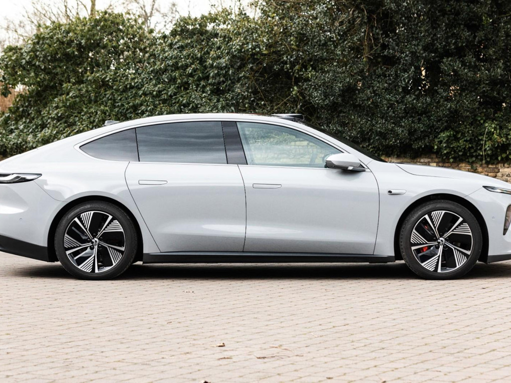 NIO ET7
