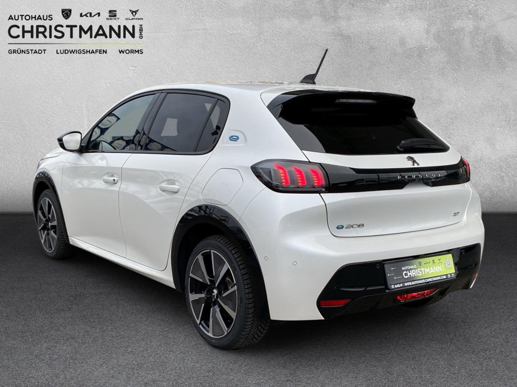 Peugeot e-208