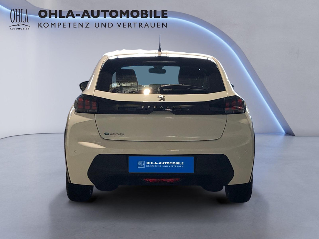 Peugeot e-208