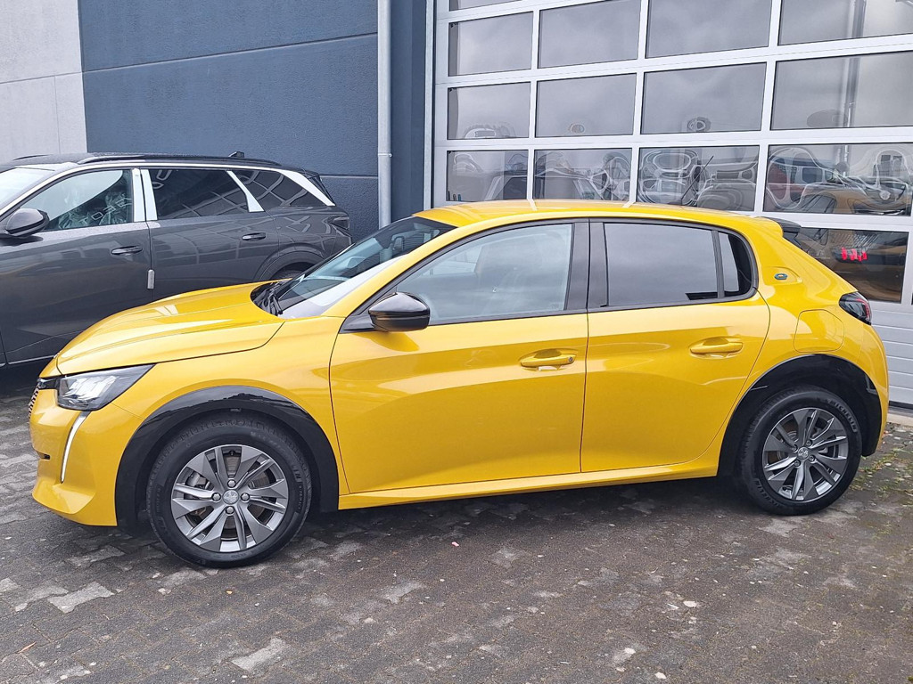 Peugeot e-208