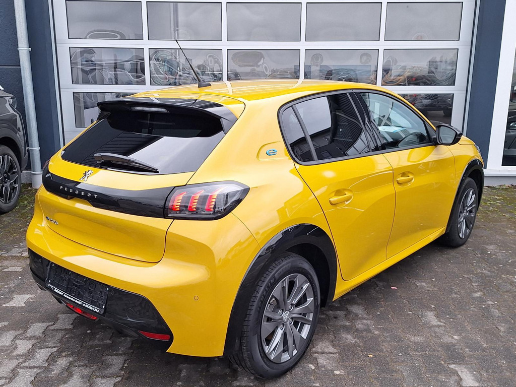 Peugeot e-208