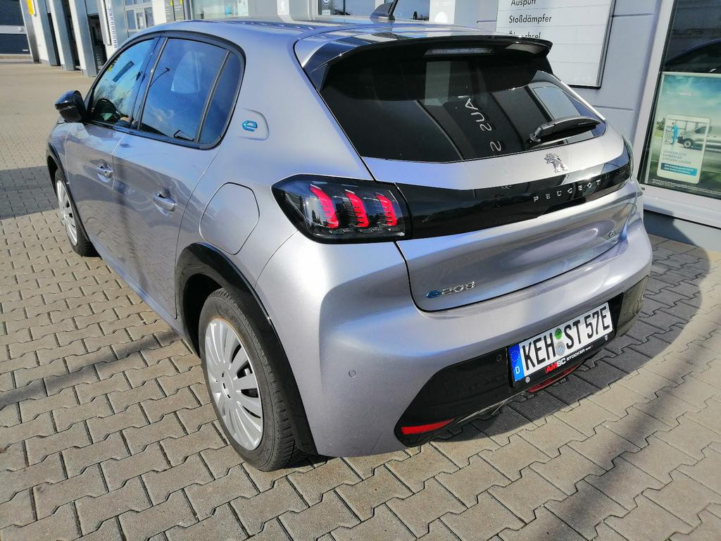Peugeot e-208