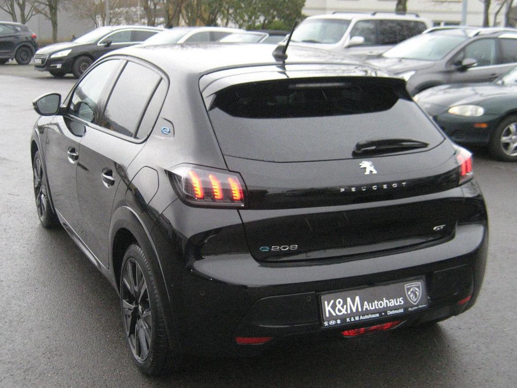 Peugeot e-208
