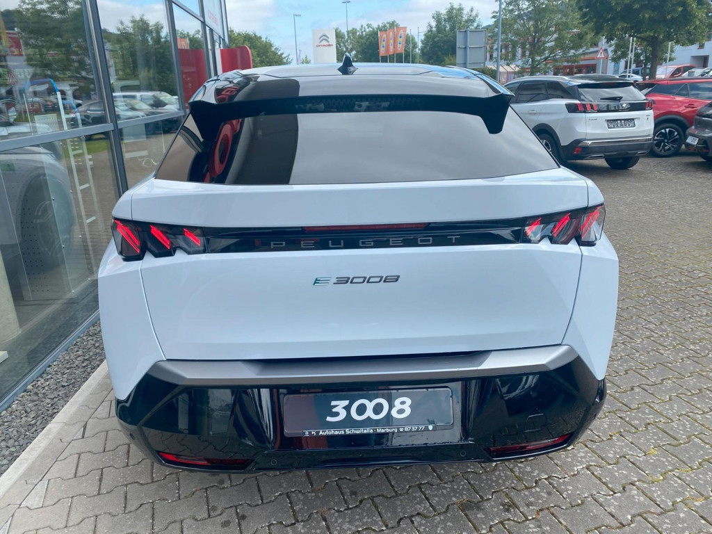 Peugeot E-3008