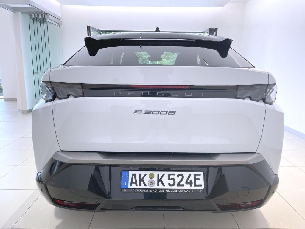 Peugeot E-3008