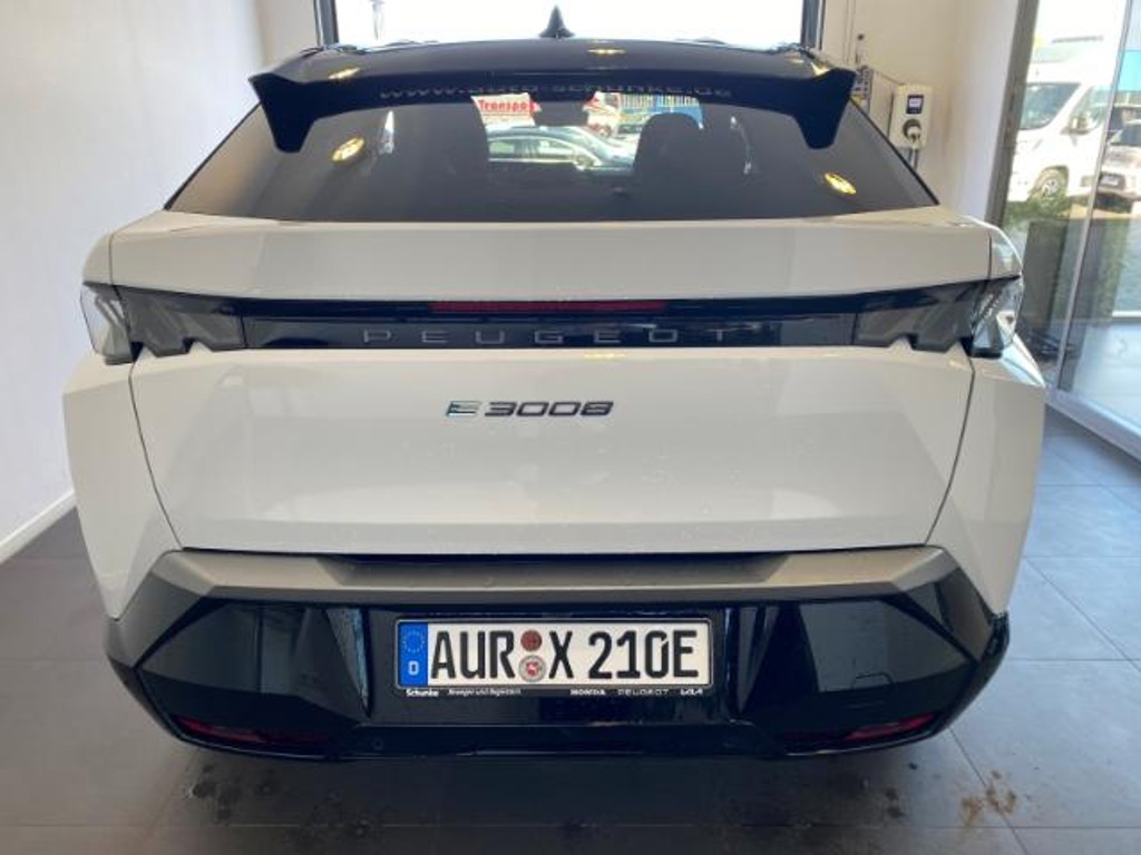 Peugeot E-3008