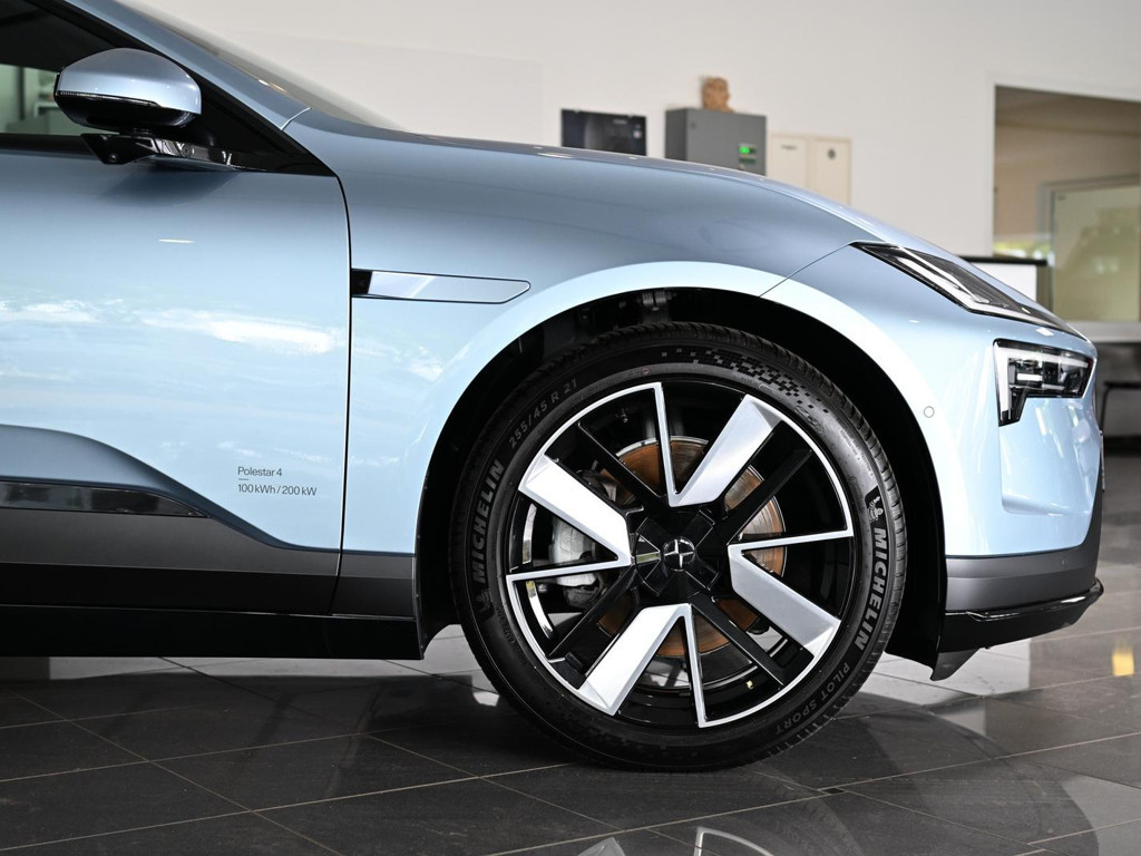 Polestar 4
