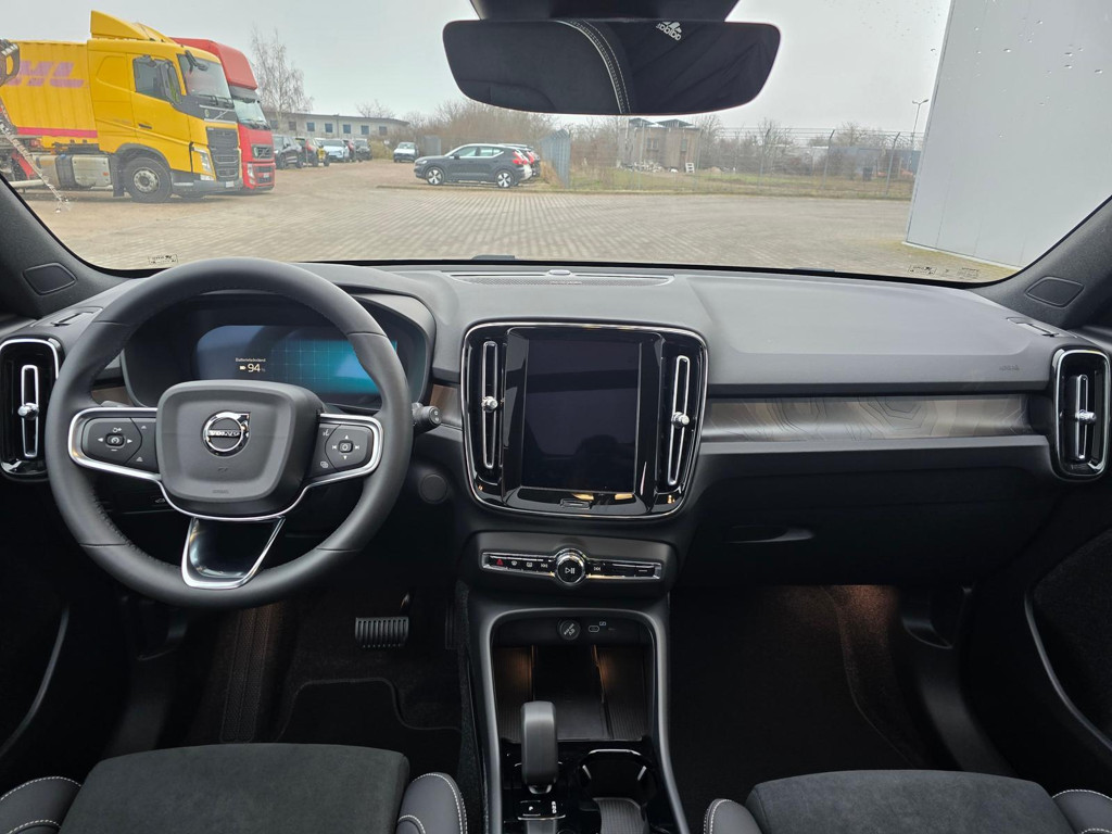 Volvo EX40