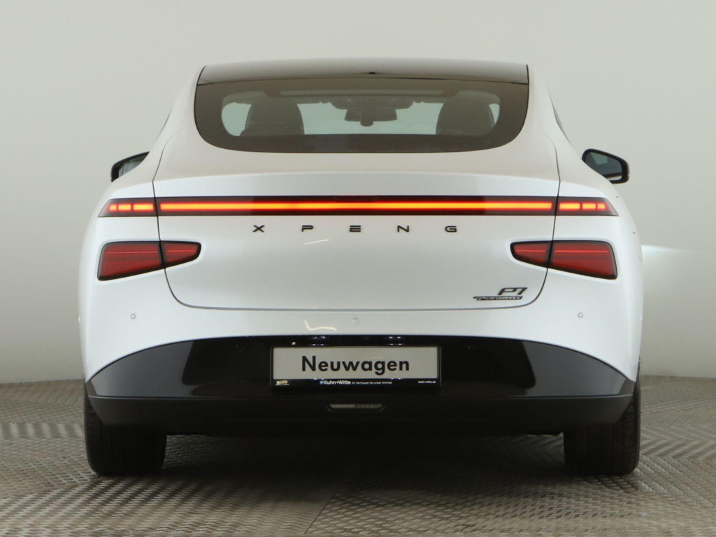 Xpeng P7