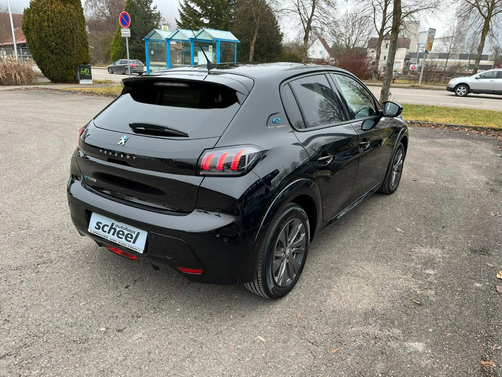 Peugeot e-208