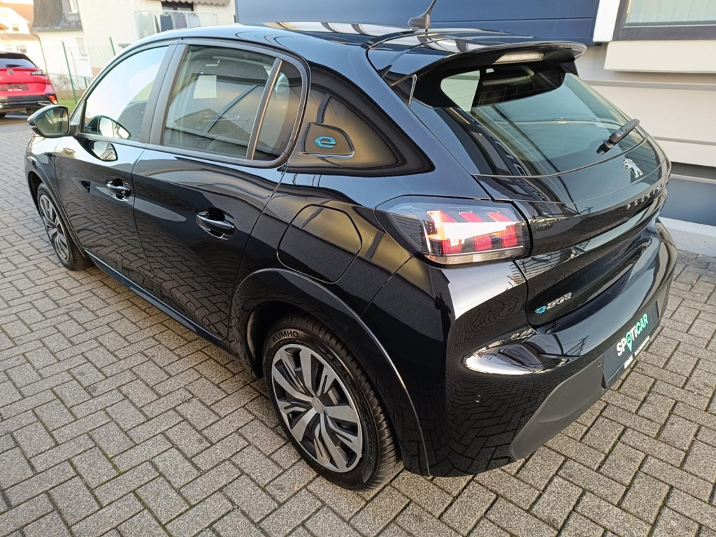Peugeot e-208