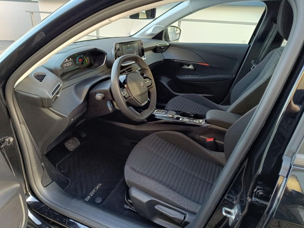 Peugeot e-208