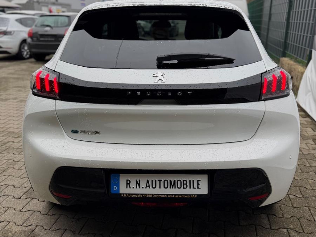 Peugeot e-208