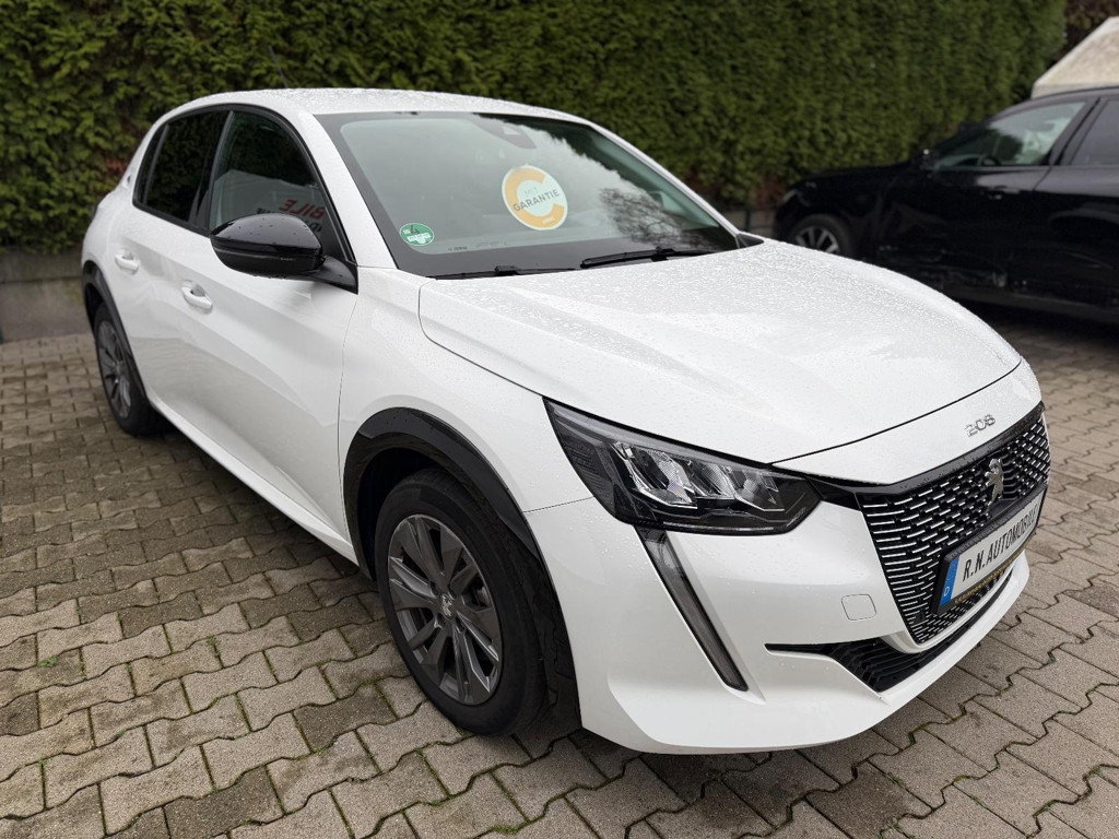Peugeot e-208