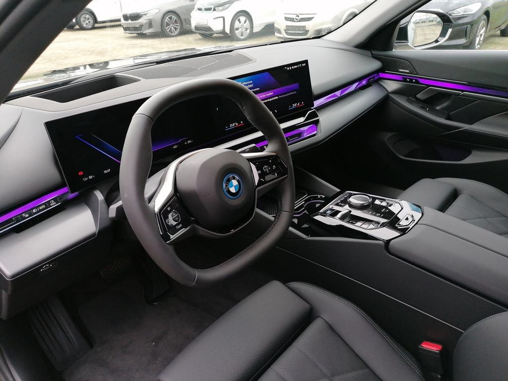 BMW i5