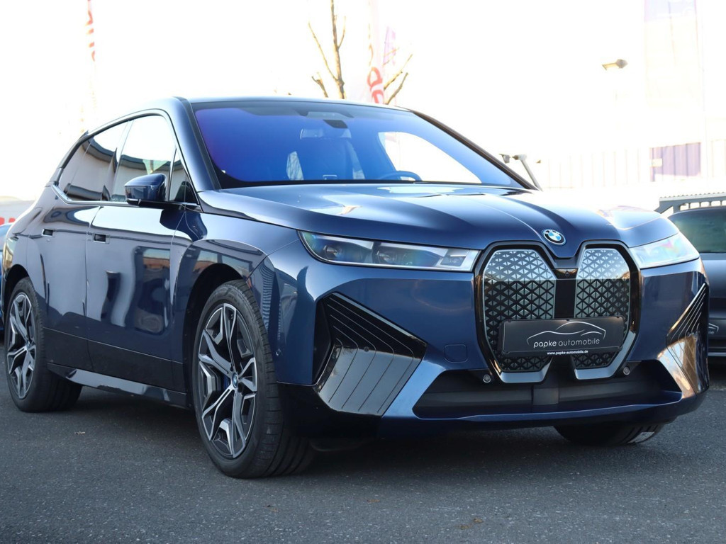 BMW iX