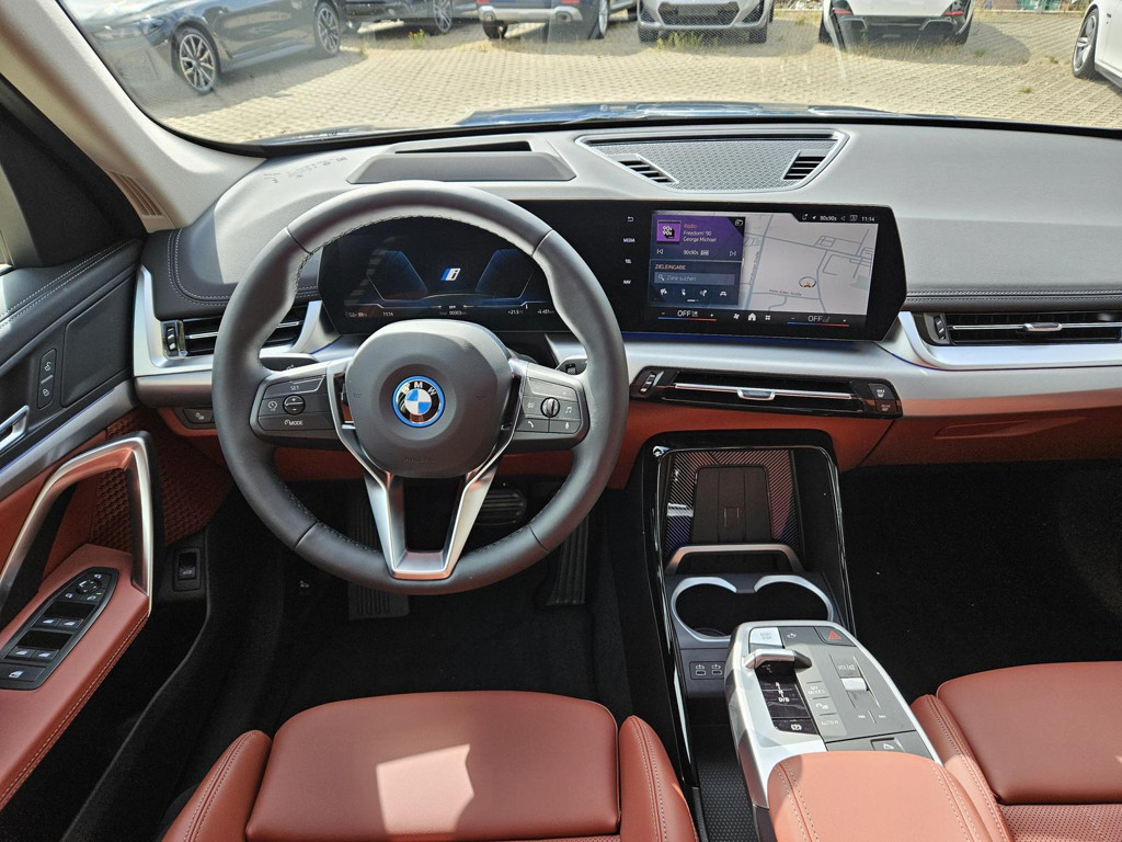 BMW iX1
