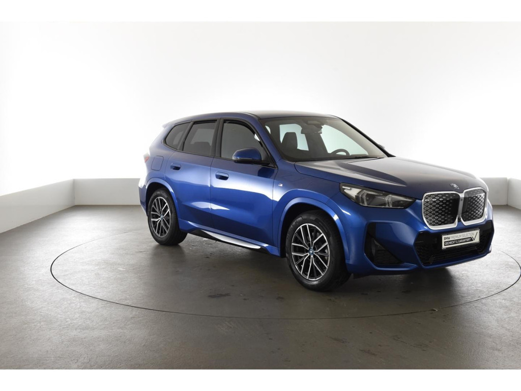 BMW iX1