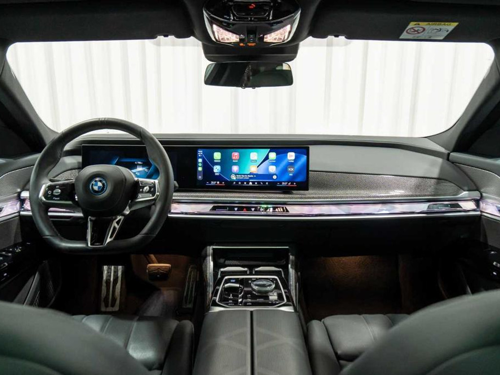 BMW i7
