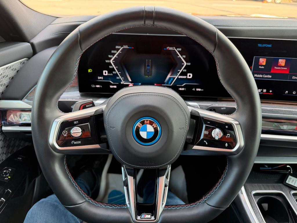 BMW i7