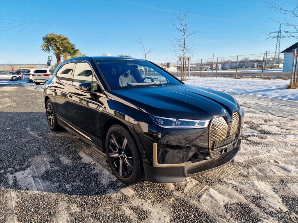 BMW iX
