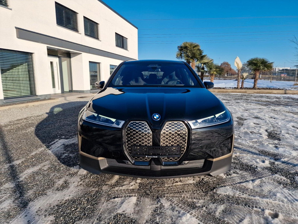 BMW iX