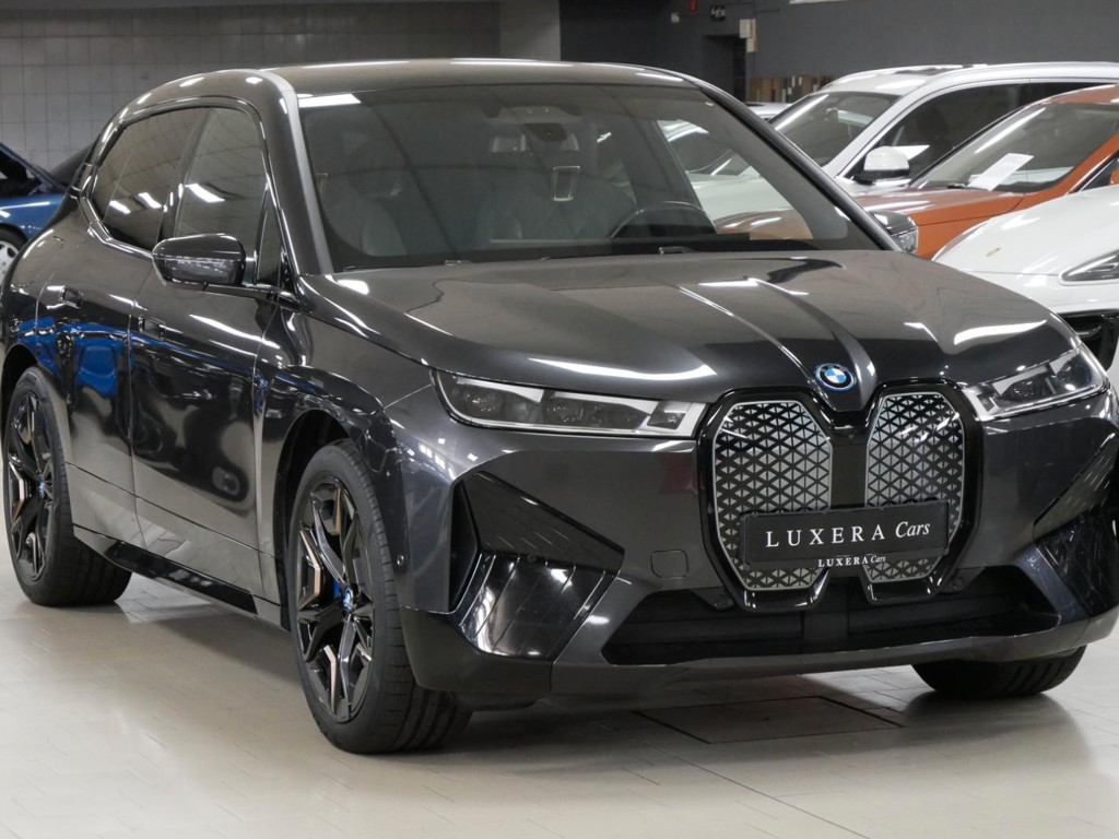 BMW iX