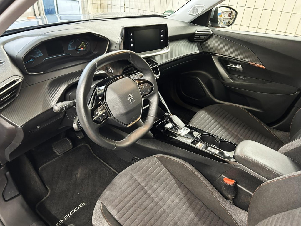 Peugeot e-2008