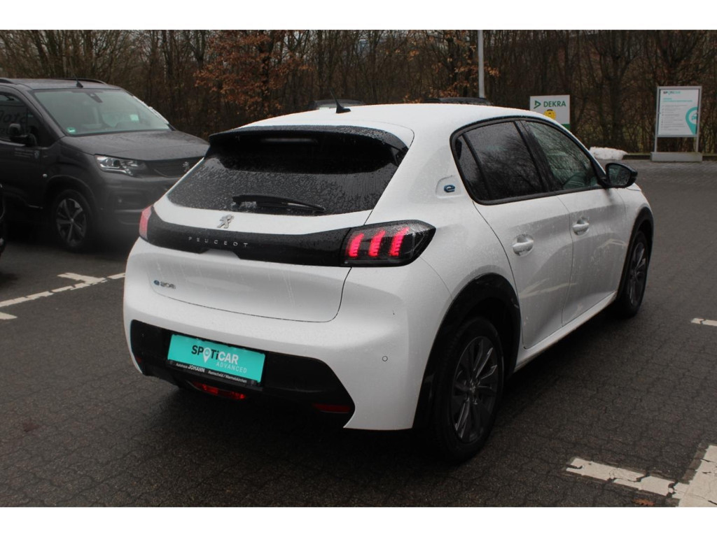 Peugeot e-208