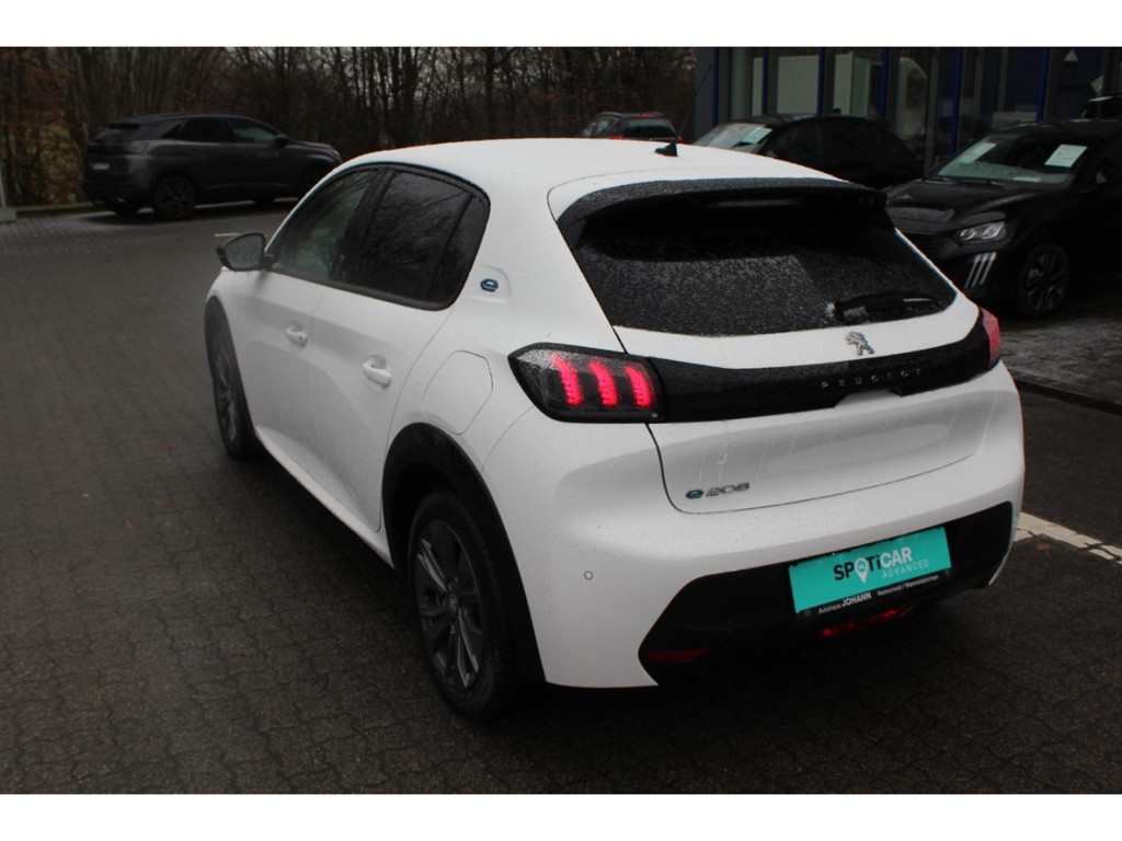 Peugeot e-208
