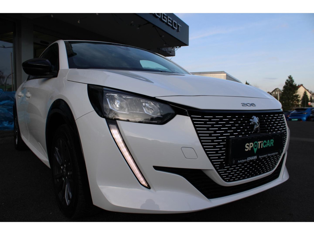 Peugeot e-208