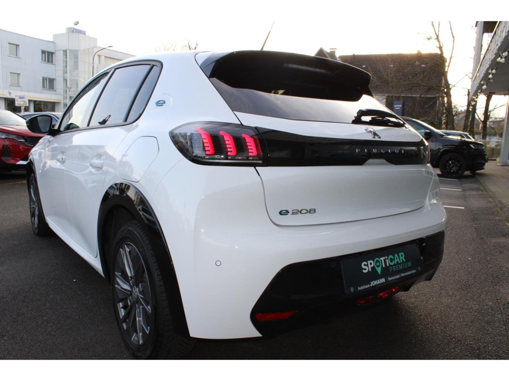 Peugeot e-208