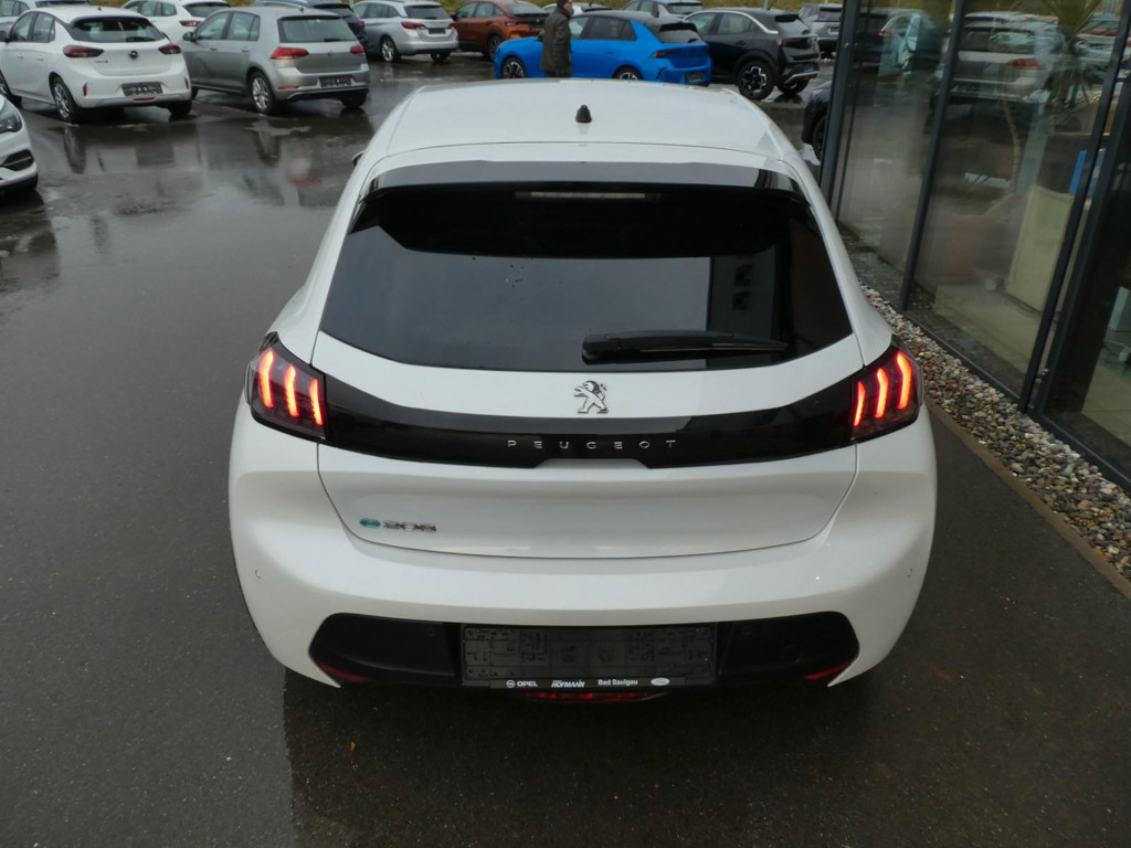 Peugeot e-208