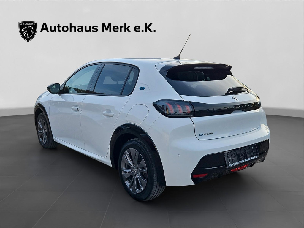 Peugeot e-208