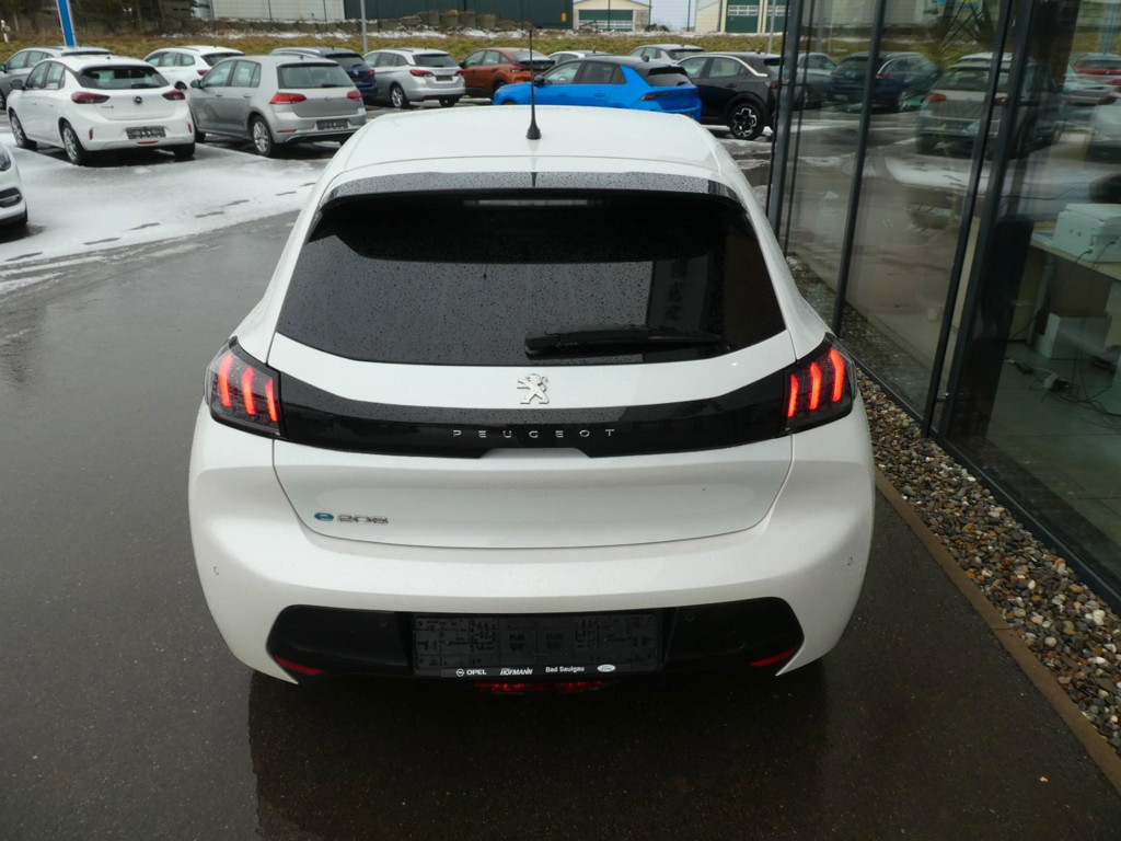 Peugeot e-208