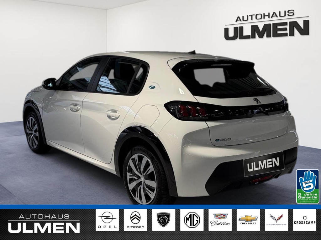 Peugeot e-208