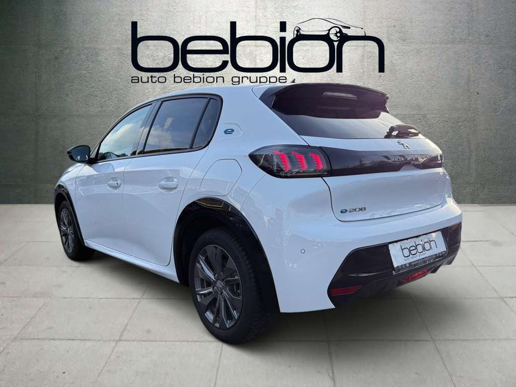 Peugeot e-208