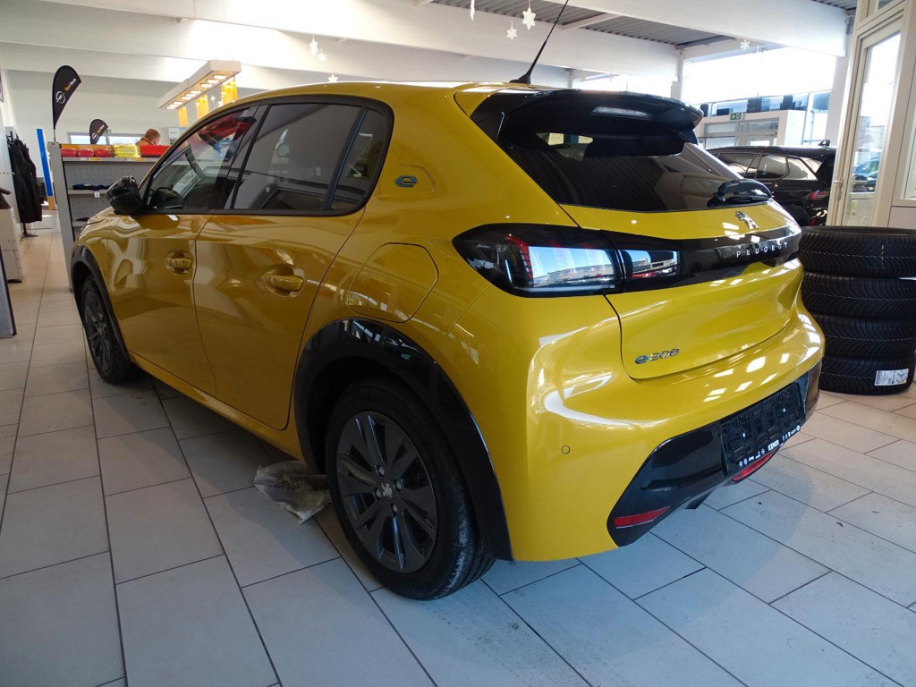 Peugeot e-208