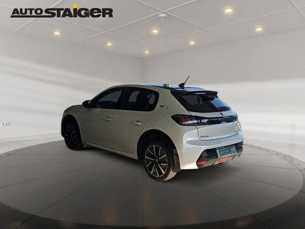 Peugeot e-208