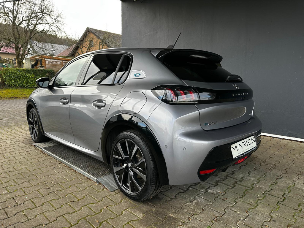 Peugeot e-208