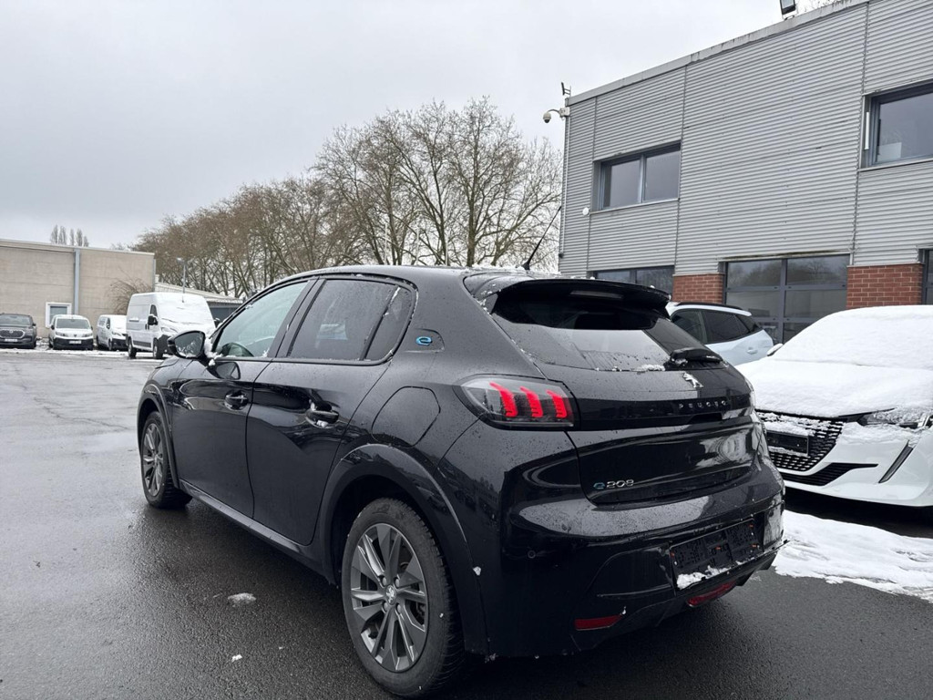 Peugeot e-208