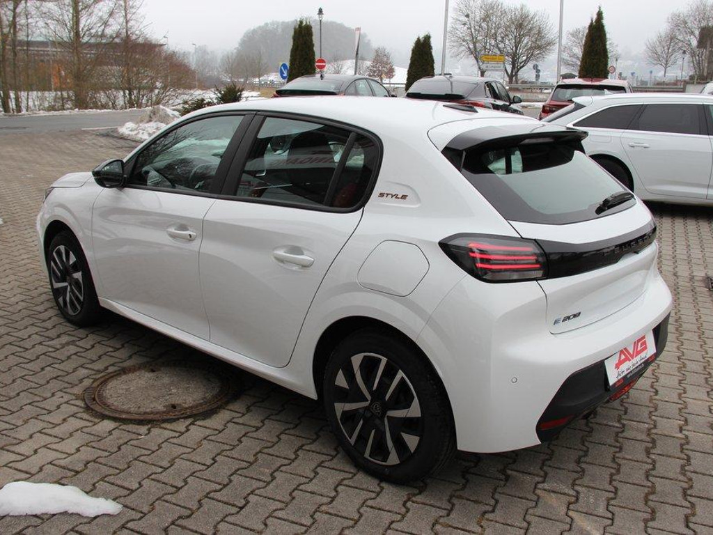 Peugeot e-208