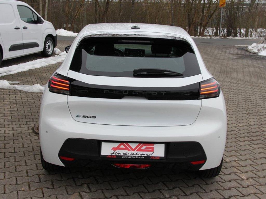 Peugeot e-208