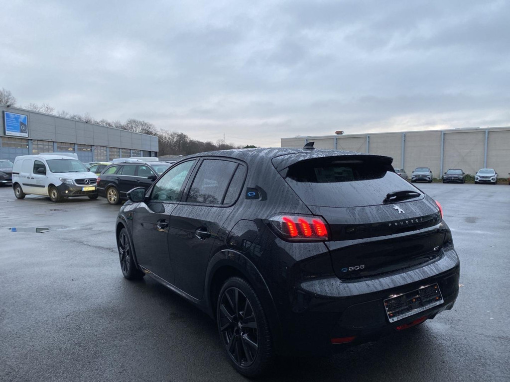 Peugeot e-208