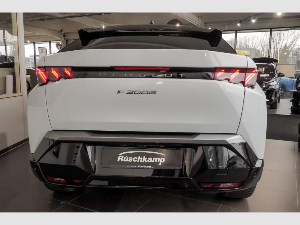 Peugeot E-3008