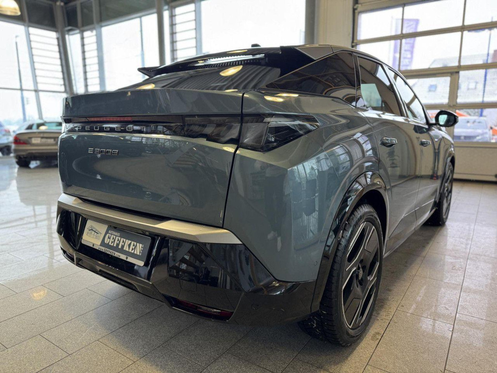 Peugeot E-3008