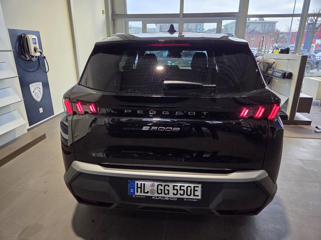 Peugeot E-5008
