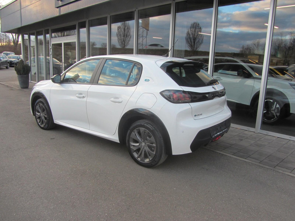 Peugeot e-208